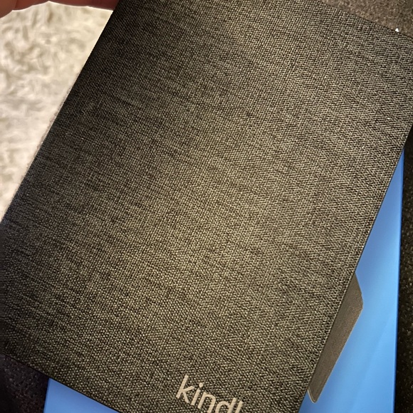 Kindle Paperwhite 11th Generation E-Reader - Picture 4 of 8